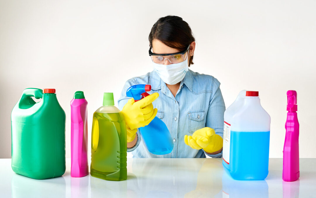 Come usare i detergenti alcalini per rimuovere lo sporco ostinato